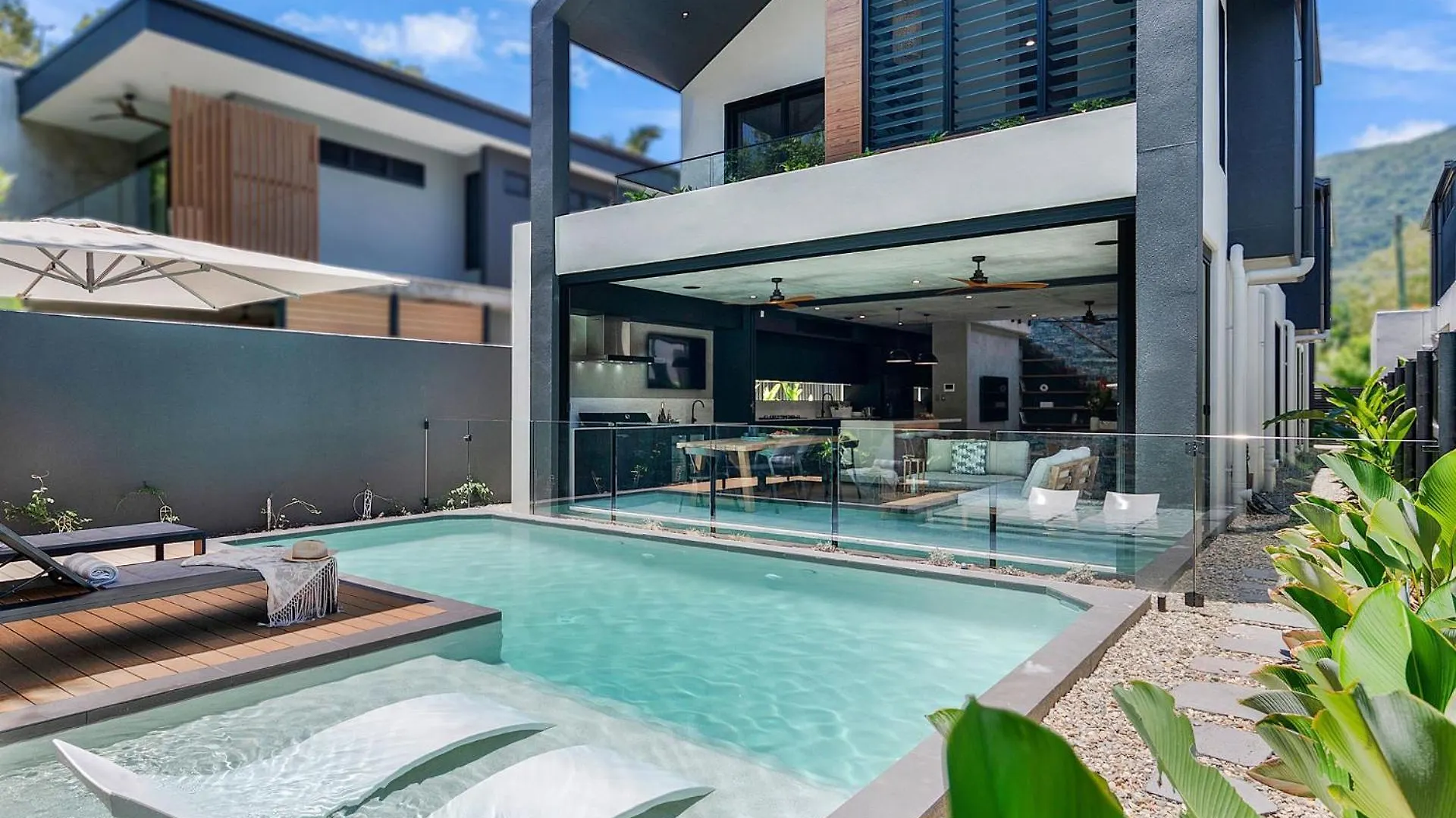 Belle Escapes Luna - Brand New Luxury House Palm Cove Australien