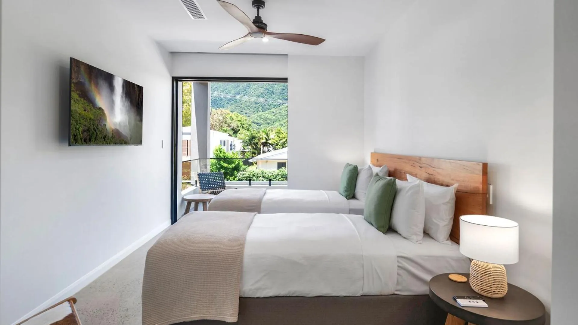 Belle Escapes Luna - Brand New Luxury House Palm Cove
